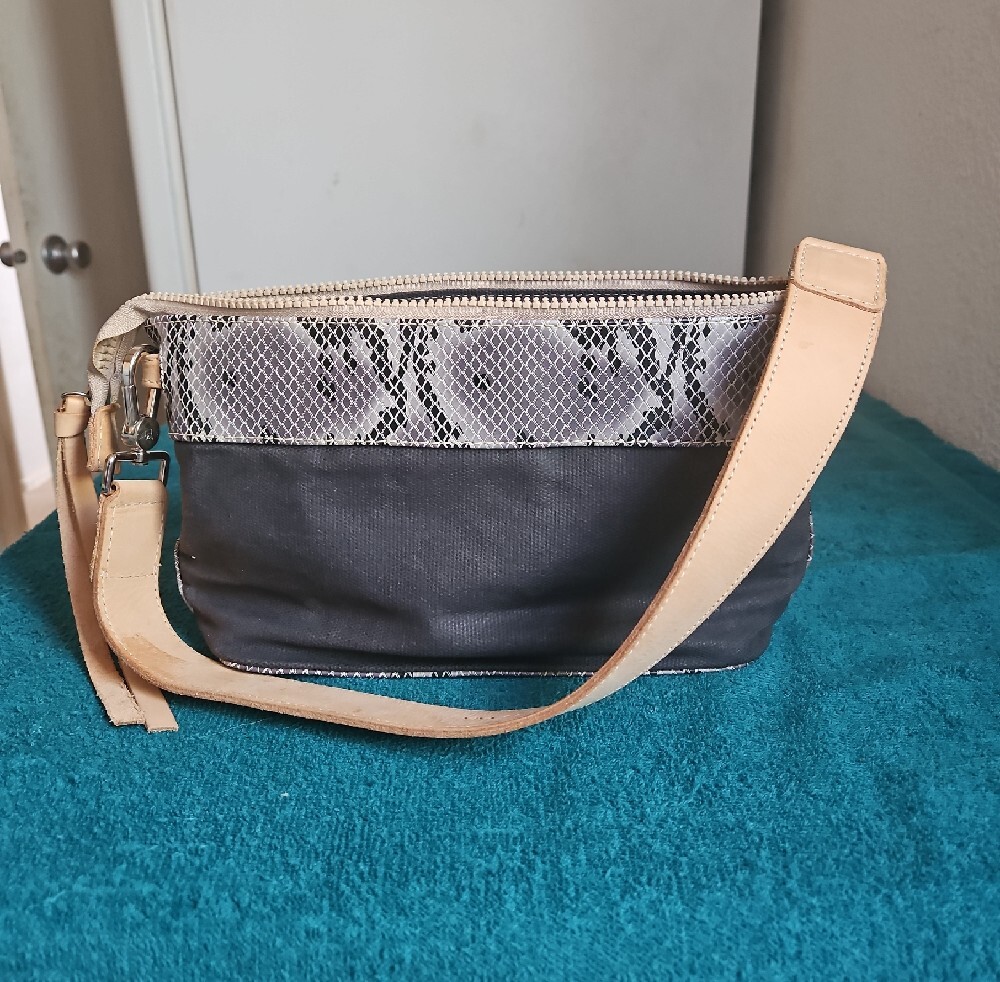 Consuela Flynn Downtown Crossbody Shoulder Bag Retired - Picture 6 of 7